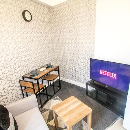 מנצ'סטר Cozy And Charming - 1 Bedroom Apartment - Free Parking, Transit Links, Close To Stadiums מראה חיצוני תמונה